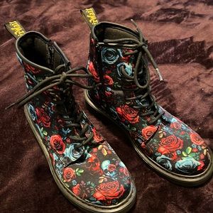 Doc Martens Floral Skull (youth size 6us) Fits woman’s US 8